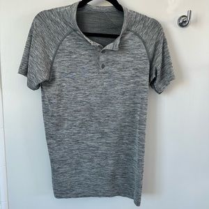 Men’s Lululemon athletic shirt. 3 buttons. Size XS Heather gray.